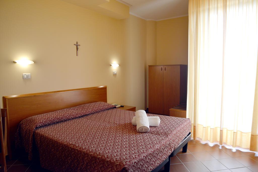 Hotel E Appartamenti La Solaria San Giovanni Rotondo Exterior foto